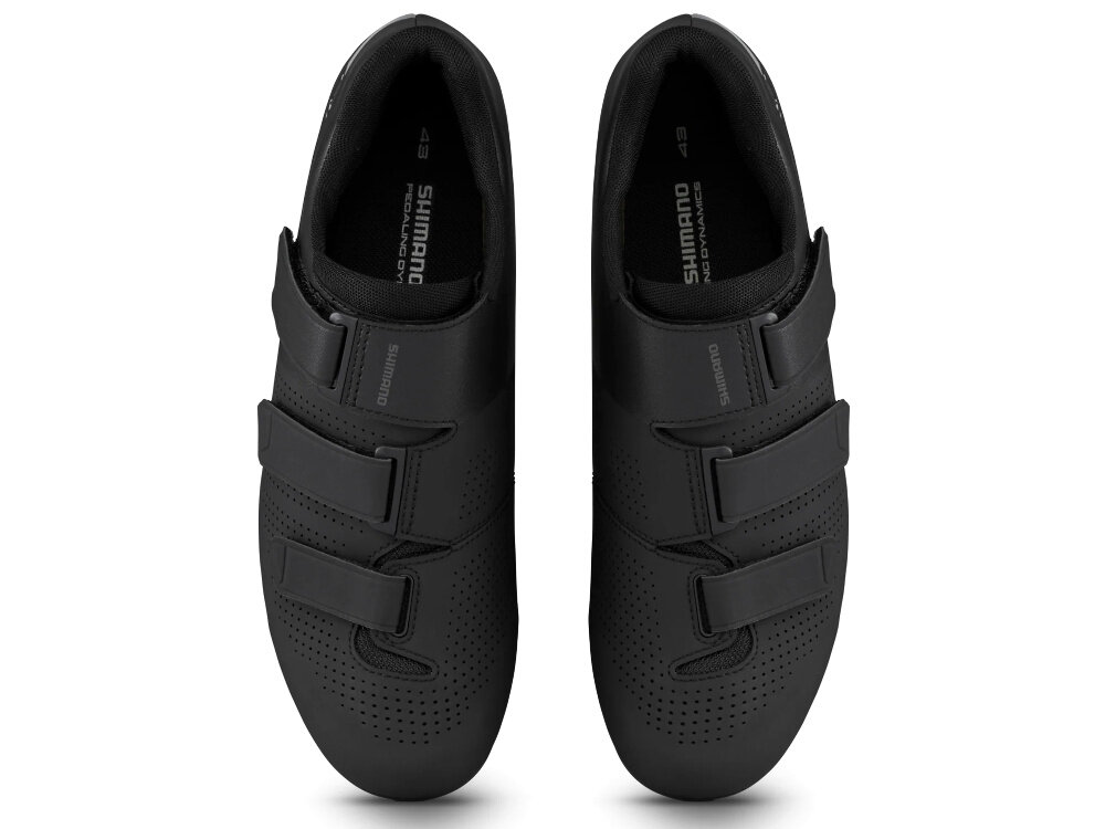 Buty rowerowe SHIMANO SH-RC102 Czarny rozmiar 43 para butów na jasnym tle widoczna z góry aktywność sport zdrowie