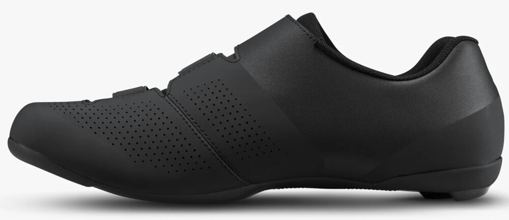 Buty rowerowe SHIMANO SH-RC102 Czarny rozmiar 43 but widoczny z boku technologia DYNALAST autonomicznie zaprojektowane kopyto eliminację zakrzywienia lepsze dopasowanie buta do naturalnego kształtu stopy pięta jest głębiej osadzona w bucie
