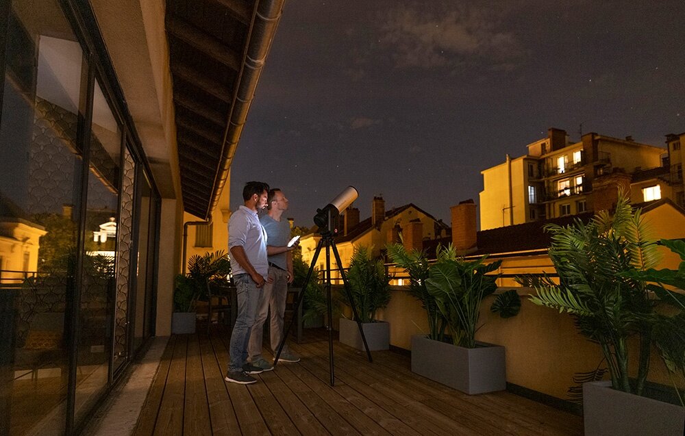 Teleskop UNISTELLAR eVscope 2 wspólne oglądanie na balkonie   