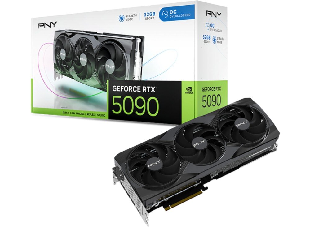 Karta graficzna PNY GeForce RTX 5090 OC 32GB Opakowanie i karta graficzna z trzema wentylatorami marki PNY, model RTX 5090. W tle widoczne pudełko z oznaczeniami, opis