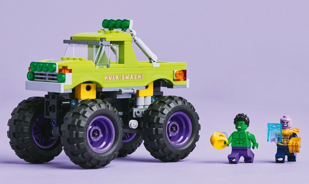 LEGO 76312 Marvel Monster truck Hulka kontra Thanos kv lifestyle początek opisu sekcja nagłówkowa