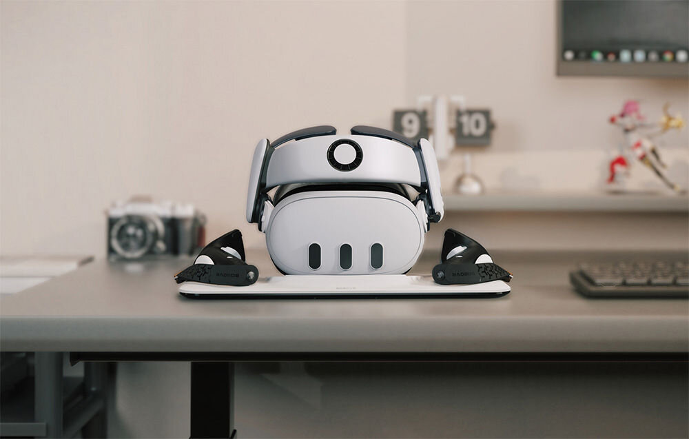 Stacja ładująca BOBOVR D3

			stacja ładująca na stole z akcesoriami oraz goglami VR organizacja równoczesne ładowanie gogli kontrolerów baterii B100