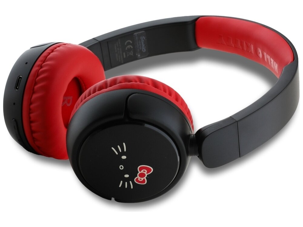 Słuchawki nauszne HELLO KITTY Face Logo Hello Kitty Face Logo - elegancki design i motyw Hello Kitty, słuchawki nauszne po skosie na białym tle