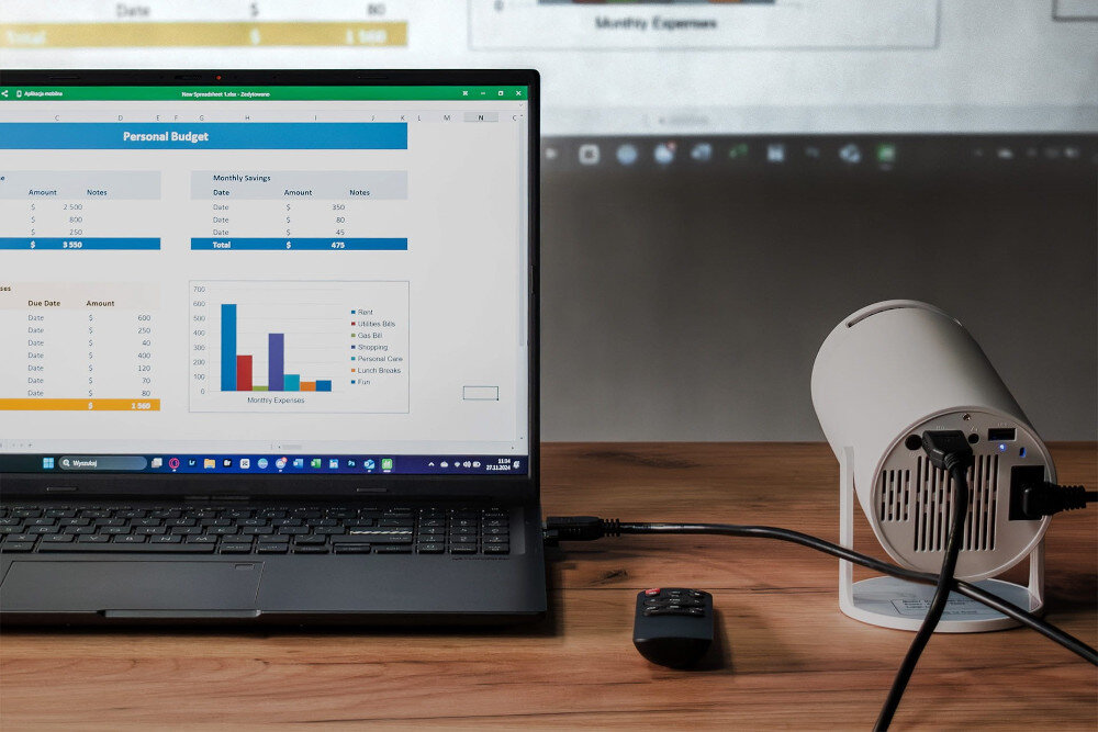 LVN SYSTEM P720 projektor automatyczne dopasowanie obrazu obrót 180 stopni elastyczne ustawienie, projektor podłączony pod laptopa kablem USB