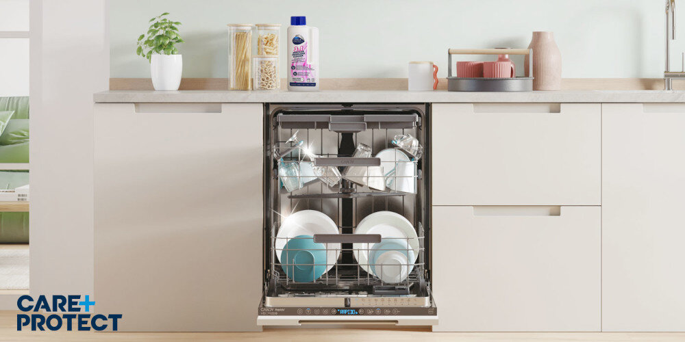 PŁYN CARE+PROTECT 3IN1 ODKAMIENIAJĄCY, ODTŁUSZCZAJĄCY, CZYSZCZĄCY CPP250DW-250ML zdjęcie lifestyle wizualizacja zmywarka front otwarta zabudowa naczynia Zadbaj o domowe urządzenia czyszczenie odkamienianie optymalna wydajność