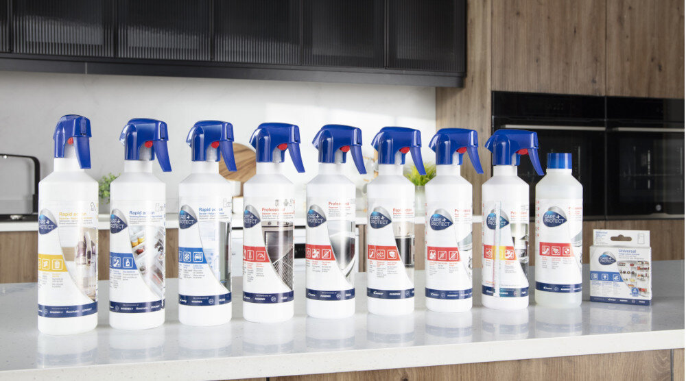 PŁYN DO CZYSZCZENIA PIEKARNIKÓW CARE+PROTECT CSL3701 1 - SPRAY 500 ML zdjęcie lifestyle seria produkty płyny opakowania butelki blat Szybkie i skuteczne działanie błyskawicznie rozpuszcza zabrudzenia tłuszcz przypalenia łatwe szybkie czyszczenie Profesjonalne efekty skuteczne czyszczenie przypaleń tłuszczu lśniąca powierzchnia bez szorowania skuteczność oszczędność czasu czystość bezpieczeństwo zdrowie