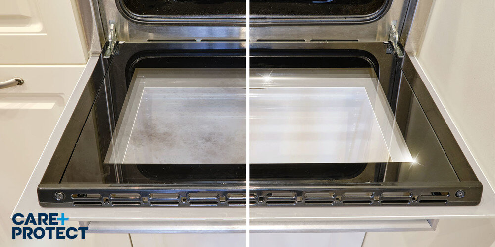 PŁYN DO CZYSZCZENIA PIEKARNIKÓW CARE+PROTECT CSL3701 1 - SPRAY 500 ML zdjęcie lifestyle szyba piakarnika połowy porównanie brudna czysta Profesjonalne efekty skuteczne czyszczenie przypaleń tłuszczu lśniąca powierzchnia bez szorowania skuteczność oszczędność czasu