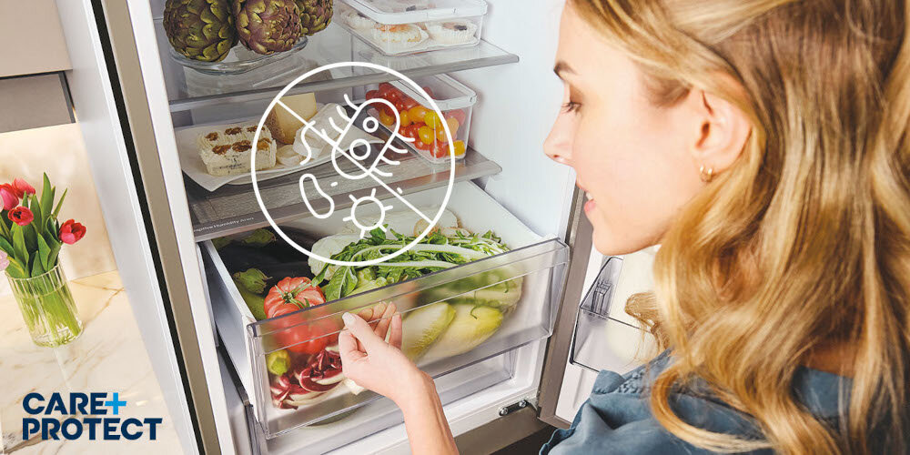 Płyn do czyszczenia Lodówek CARE+PROTECT CSL4001/1 500 ml zdjęcie lifestyle wizualizacja ikona grafika bakterie zarazki otwarta lodówka szuflada warzywa owoce produkty spożywcze kobieta Higiena ochrona na wysokim poziomie usuwa bakterie pleśń