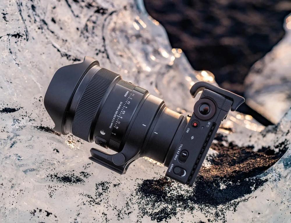 Obiektyw SIGMA A 15 mm f-1.4 DG DN — przysłona F1.4, krótsze czasy, niższe ISO, zdjęcia nocne i wideo