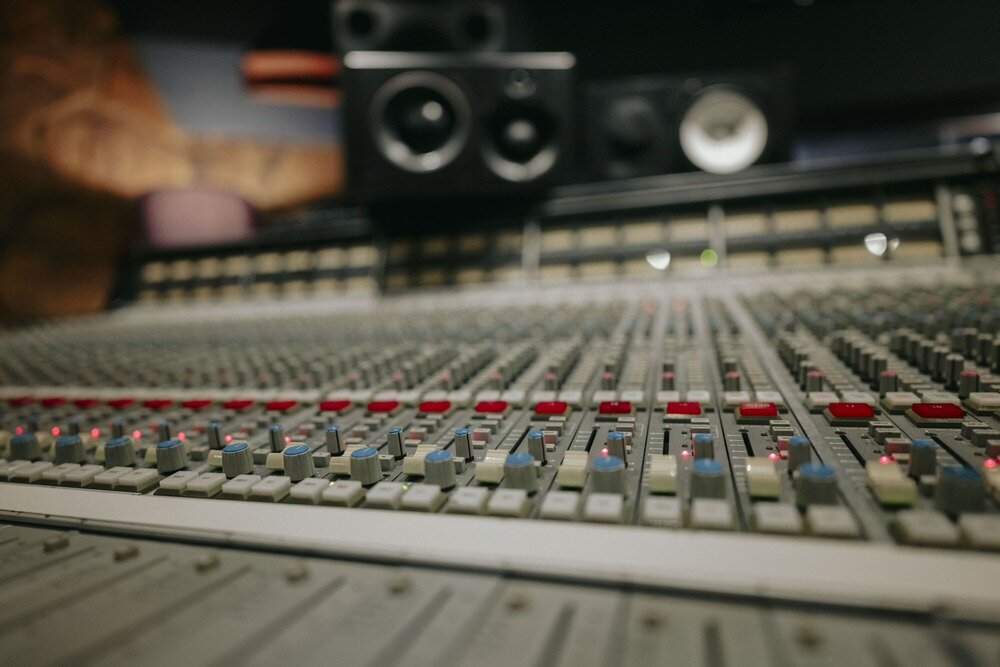 Obiektyw SIGMA A 20 mm f-1.4 DG DN 11 listkowa przysłona efekt bokeh plastyka obrazu