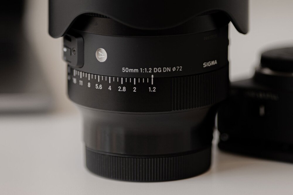 Obiektyw SIGMA A 50mm f-1.2 DG DN kadr na pierścienie