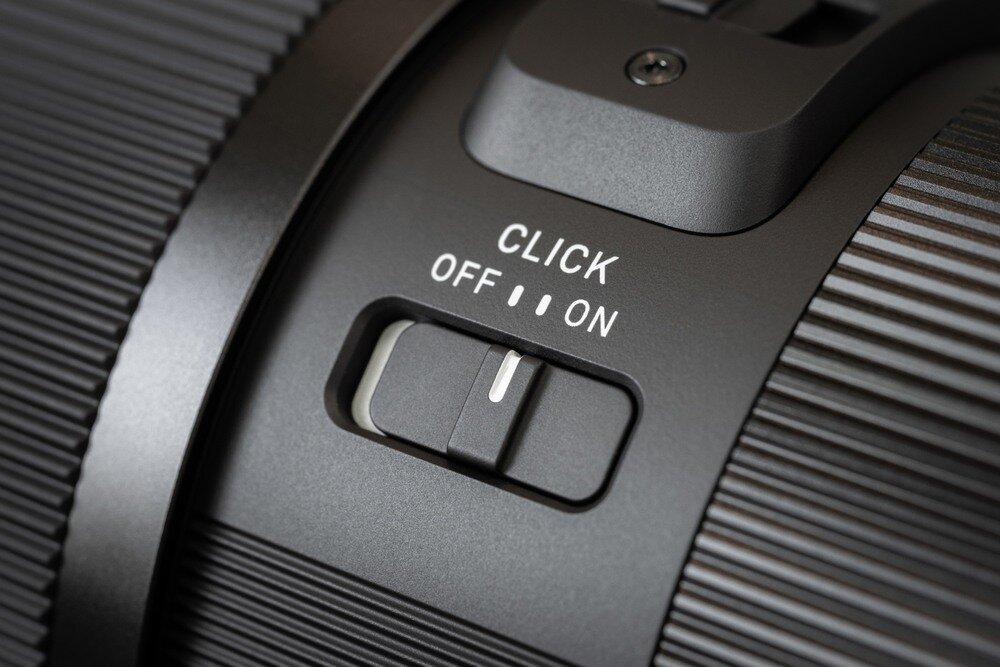 Obiektyw SIGMA A 24-70mm f-2.8 DG DN II  kadr na przycisk   