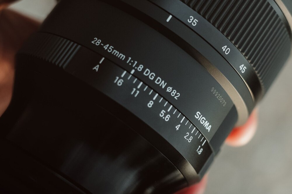 Obiektyw SIGMA A 28-45mm f-1.8 DG DN  kadr na pierścień przysłony  