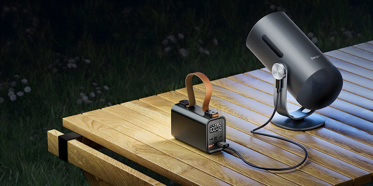 Projektor DANGBEI Freedo Full HD (1920 x 1080), 450 ANSI lumen, Wi-Fi, Bluetooth projektor na tle ciemnego nieba waga 1,4 kg mieszczący się w dłoni jasność 450 iso full hd 1080p ekran od 40 do 180 cali