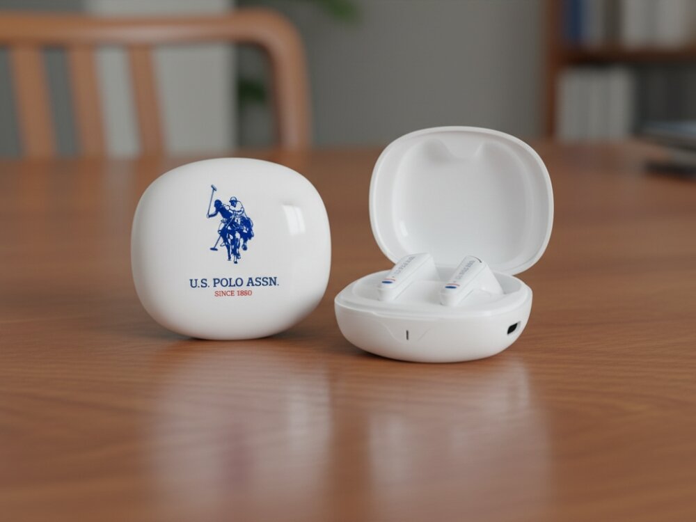 Słuchawki dokanałowe US POLO ASSN DH Logo, etui ładujące do słuchawek na stole