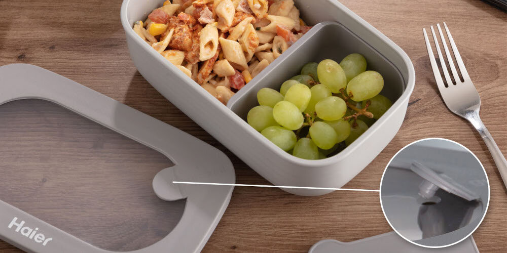 LUNCH BOX HAIER BY GUZZINI HAGCB40 zdjęcie lifestyle zbliżenie owoce winogrono przegroda otwarty widelec Pojemnik do zadań specjalnych do mrożenie specjalny wentyl