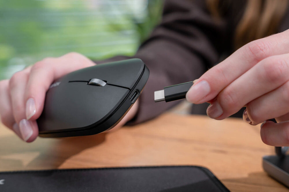 Mysz XQUANTUM WM400K podłączanie kabla usb-c długi czas pracy szybkie ładowanie