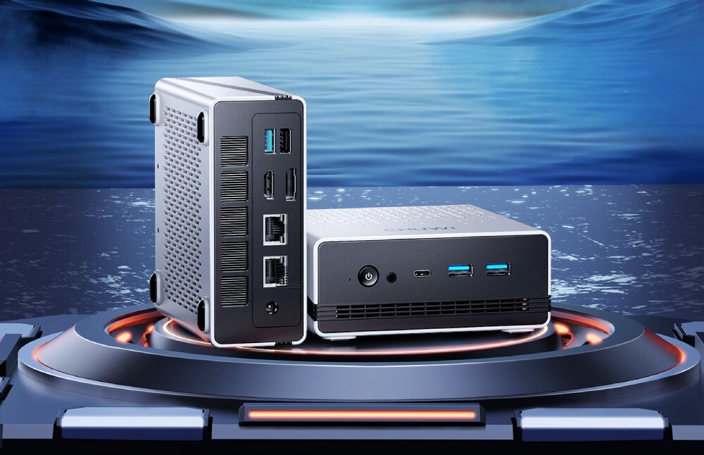 Komputer CHUWI Ubox-P Mini komputer widziany z dwóch perspektyw – przód z portami USB i przyciskiem zasilania oraz tył z portami HDMI, Ethernet i wentylacją, opis