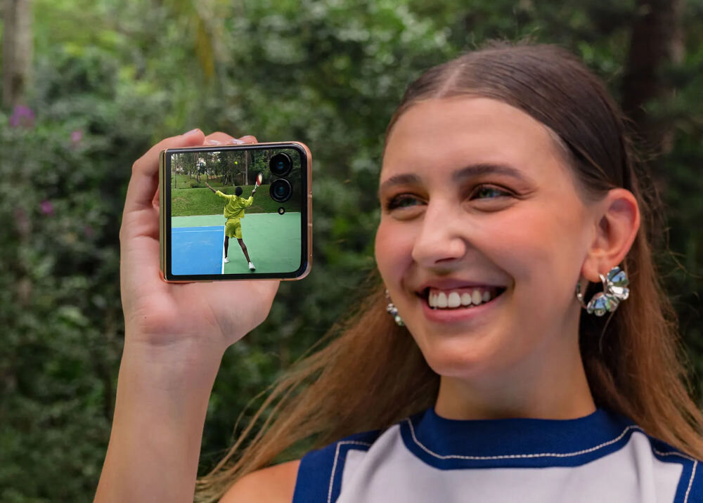 Smartfon MOTOROLA Razr 60 Ultra 5G 16/512GB 7.0 165Hz kręcenie wideo trzy aparaty 50 mpx głowny ultrszeroki kąt makro Photo Enhancement Engine technologia Dolby Vision