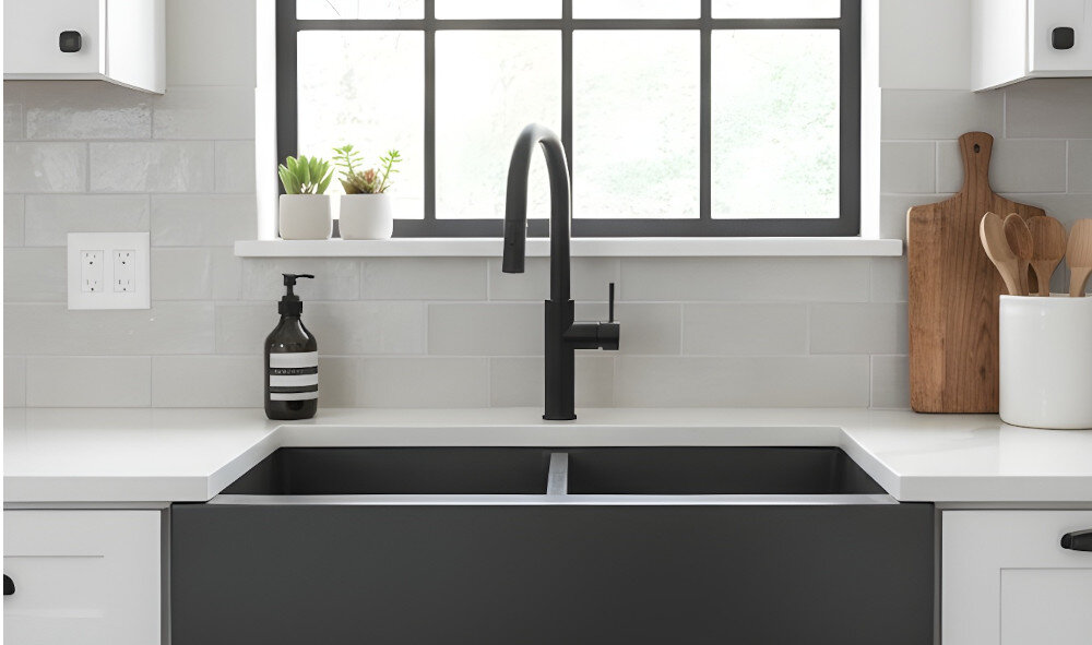 Bateria BERG Solena WWP 830158B Czarny mat Czarna bateria kuchenna matowa wysoka wylewka wyciągana wylewka korpus bateria zlewozmywakowa czarny blat kuchnia minimalistyczna armatura kuchenna Trwałość i łatwy montaż Solidny korpus trwałość odporność korozja długa żywotność bateria montaż szybki prosty system Easy Fix instalacja bezproblemowa aerator