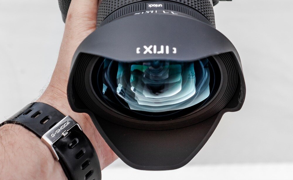 Obiektyw IRIX Firefly 11 mm f-4.0 mechanizmowi blokady ostrości (Focus Lock) klikalna pozycja nieskończoności   