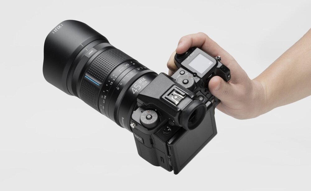 Obiektyw IRIX Dragonfly 45 mm f-1.4 kąt widzenia wynoszący 62,6°  