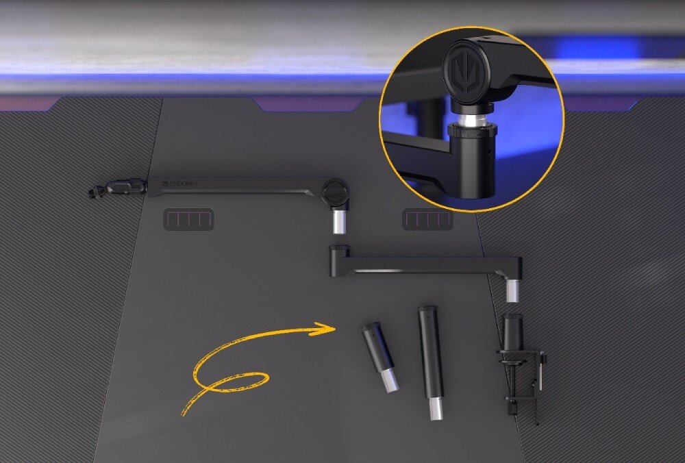 Ramię mikrofonowe ENDORFY Broadcast Low Profile Boom Arm Elementy zestawu rozłożone na biurku: ramię, uchwyt mocujący oraz dwie przedłużki, kompatybilność, grubość blatu, przedłużki