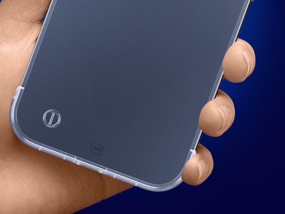 Etui 3MK Just20g Clear Case do Apple iPhone 16e Przezroczysty  w ręku  