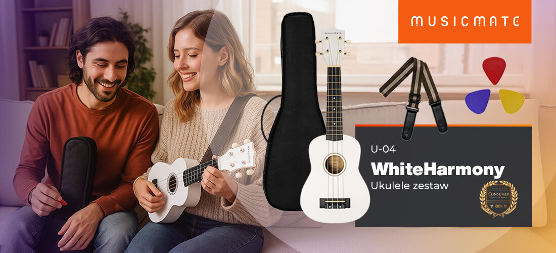 Ukulele WhiteHarmony U-04 zestaw z pokrowcem i akcesoriami, białe, drewno lipowe, osoba grająca na ukulele i siedzaca na kanapie