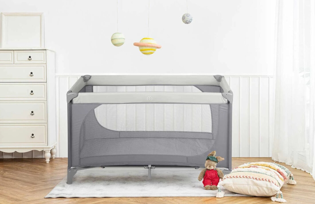 Łóżeczko turystyczne RICOKIDS RK-240 Jasnoszary Wygoda w każdych warunkach w podróży, jak i na co dzień ułatwienie opieka miejsce do snu i zabawy spokój poczucie komfortu