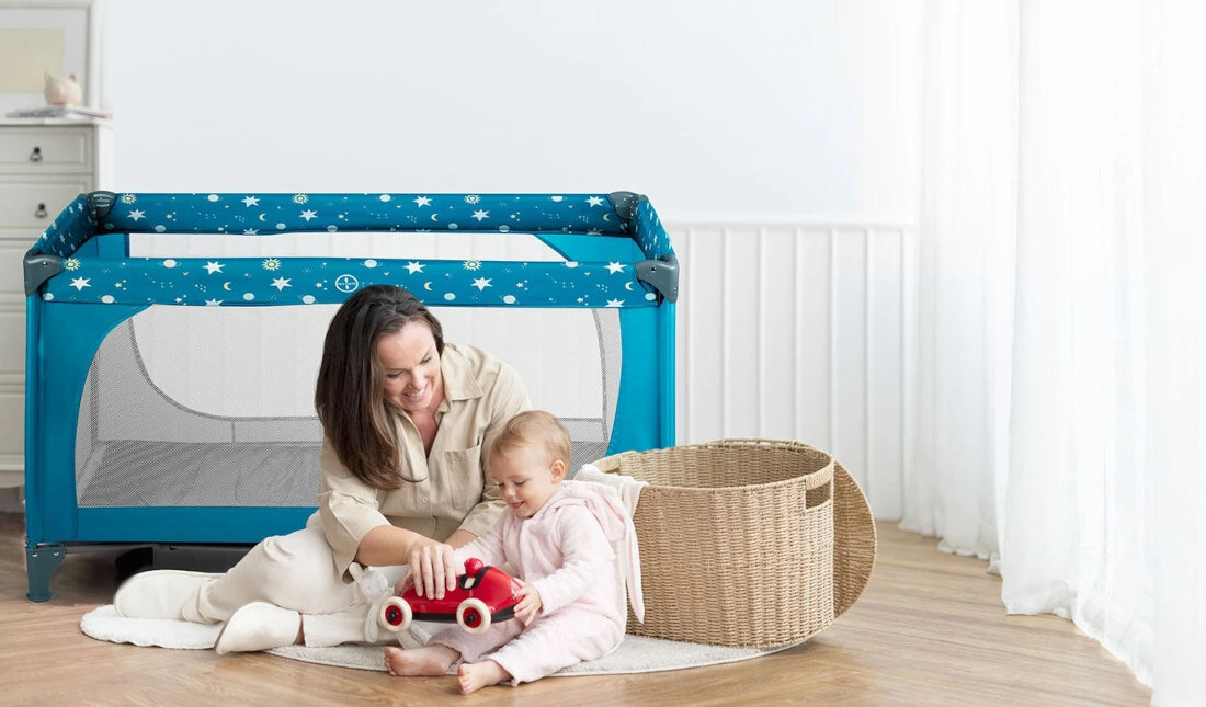 Łóżeczko turystyczne RICOKIDS RK-240 Granatowy wygląd design prezentacja wizualizacja Komfort i bezpieczeństwo dziecka Przemyślane rozwiązanie