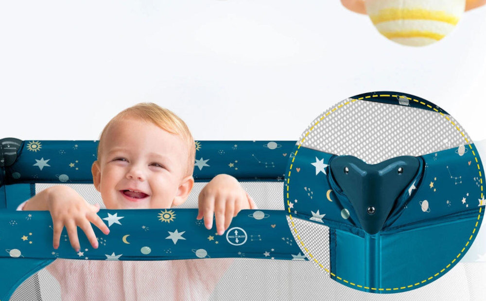 Łóżeczko turystyczne RICOKIDS RK-240 Granatowy Bezpieczna przestrzeń detale eliminują ostre krawędzie chroniony przed urazami