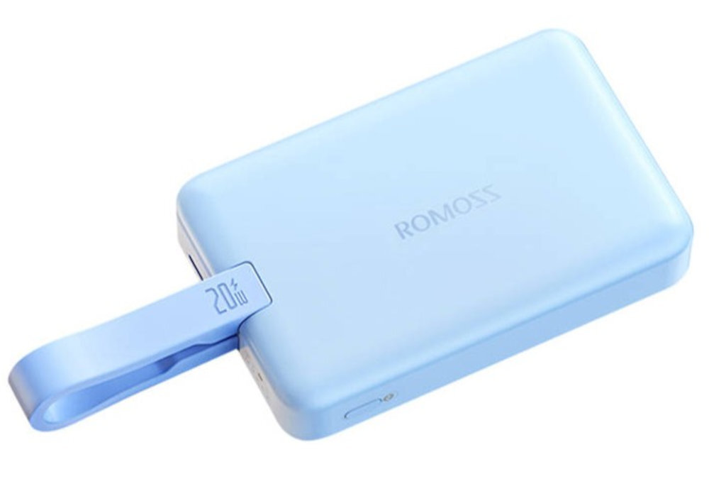 ROMOSS WMS10 normy bezpieczeństwa dla transportu lotniczego pokład samolotu - powerbank na białym tle