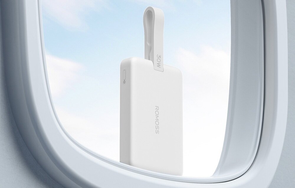 ROMOSS WMS10 - powerbank na oknie samolotu