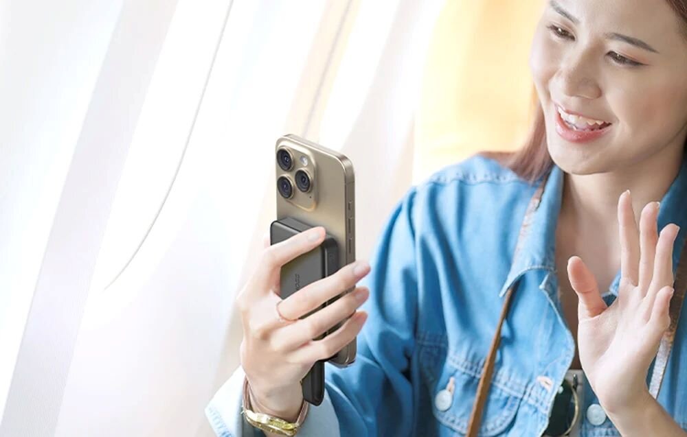 ROMOSS WM010 wbudowany kabel Lightning USB-C iPhone’a Android - powerbank przyczepiony do iphone'a