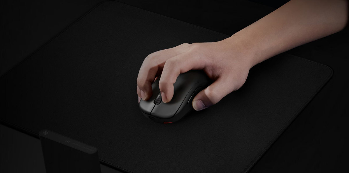 ZOWIE U2-DW - mysz na ciemnej podkładce