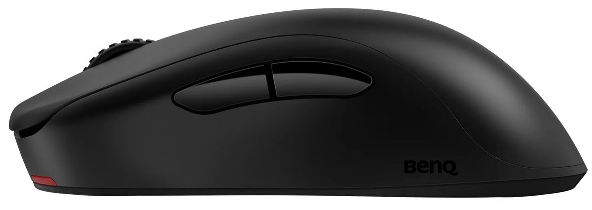 ZOWIE U2-DW symetryczną konstrukcją przyciski boczne zostały rozmieszczone z myślą o użytkownikach praworęcznych - mysz od lewego boku, widoczne przyciski dodatkowe