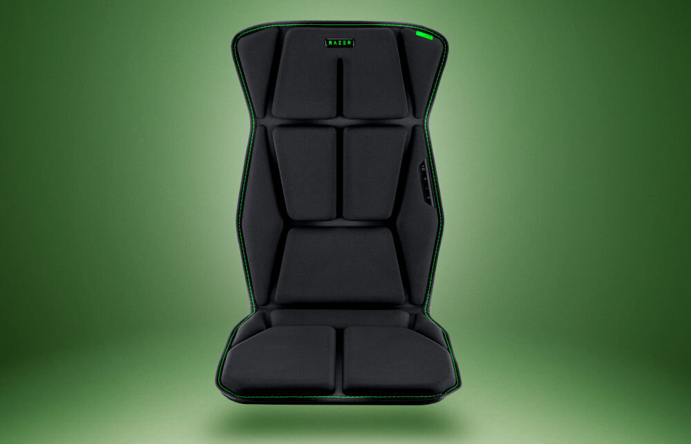 Mata haptyczna RAZER Freyja RC81-04340101-R3M1 prezentacja maty na zielonym tle od frontu