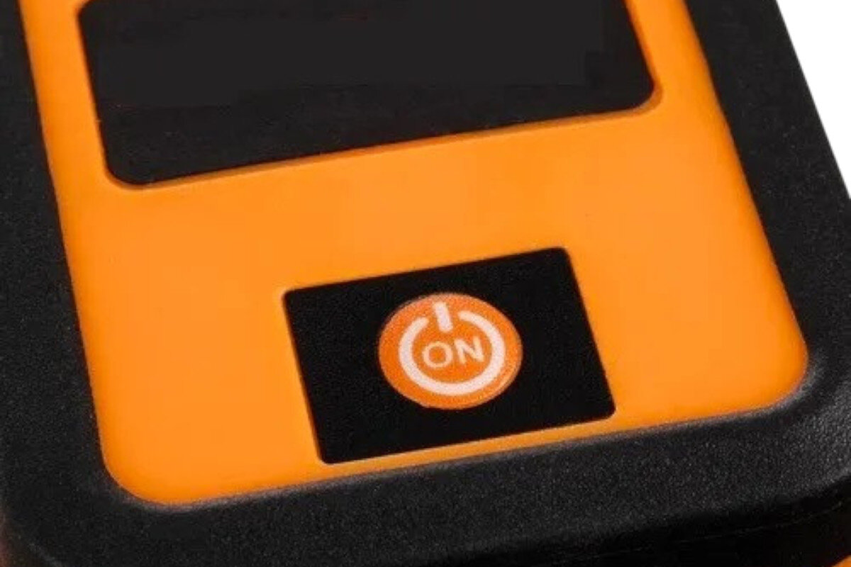 Poziomica Laserowa EXTRALINK 24293, bateria, temperatura, etui, praca, Pomarańczowy panel z podświetlanym przyciskiem zasilania poziomicy laserowej Extralink.