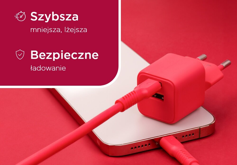 Ładowarka sieciowa COLORUM CLS30-AC-02 napis tekst szybka bezpieczna telefon smartfon ładowarka w poziomie na telefonie wejście kabel 30W Różowy lifestyle wizualizacja Nano konstrukcja mała lekka szybkie ładowanie Generuje mniej ciepła bez ryzyka przegrzania do torebki plecaka