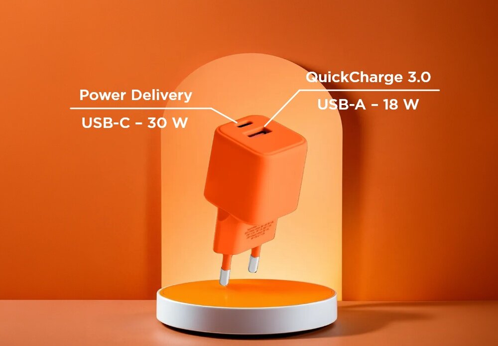 Ładowarka sieciowa COLORUM CLS30-AC-10 30W Pomarańczowy lifestyle wizualizacja opis wejść wtyczka Szybkie ładowanie szereg zabezpieczeń Power Delivery QuickCharge