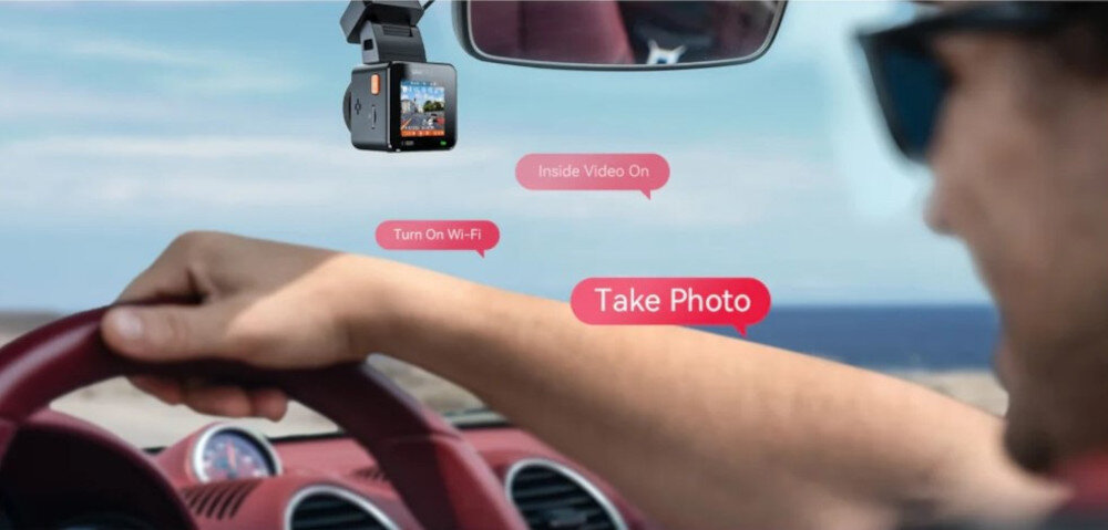 Wideorejestrator VANTRUE E1 Pro LTE - Wygodne sterowanie głosowe, mężczyzna prowadzący auto, wydający komendy głosowe do urządzenia