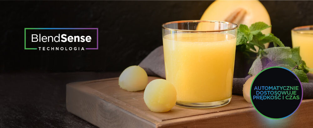 Blender kielichowy NINJA Power Blender Pro TB201EU szklanka z żółtym napojem stoi na drewnianym blacie ciemne tło technologia BlendSense dostosowanie ustawień do rodzaju składników ich tekstury i wielkości porcji algorytmy automatycznie reguluje moc prędkość czas blendowania optymalne efekty gładka konsystencja funkcjonalność precyzyjna kontrola