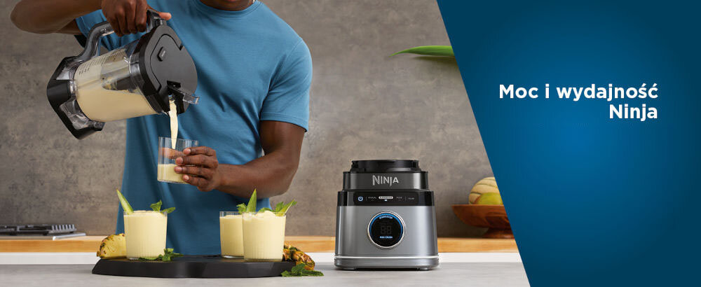 Blender kielichowy NINJA Power Blender Pro TB201EU blender szara podstawa wyświetlacz osoba wlewa z dzbanka do szklanek jasny napój Ostrza NINJA Total Crushing & Chopping kruszenie lodu dokładne siekanie warzyw jedwabiście gładkie kremowe zupy pożywne koktajle na śniadanie orzeźwiające napoje na wieczór wydajność zdrowe posiłki komfort użytkowania optymalne efekty proste szybkie codzienne gotowanie