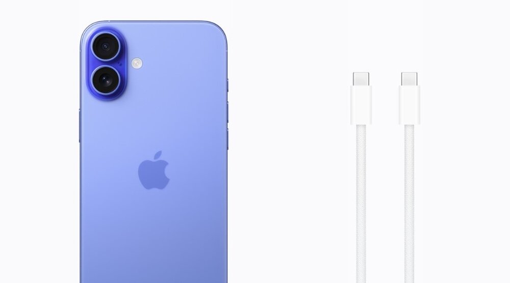 Na obrazie widoczny jest tył fioletowego smartfona z dwoma aparatami i logo w kształcie nadgryzionego jabłka. Obok znajduje się biały kabel z dwoma identycznymi złączami.