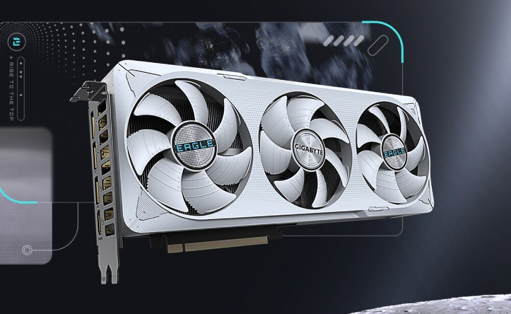 Karta graficzna GIGABYTE GeForce RTX 5070 Eagle OC Ice SFF 12GB Widok karty graficznej z trzema dużymi wentylatorami na froncie, widoczna również tylna krawędź z portami DisplayPort i HDMI, w tle grafika z motywem przestrzeni kosmicznej, opis
