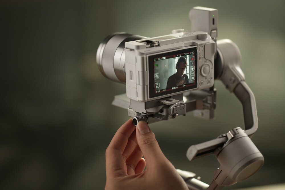 Gimbal DJI RS 4 Mini kadr na kamerę