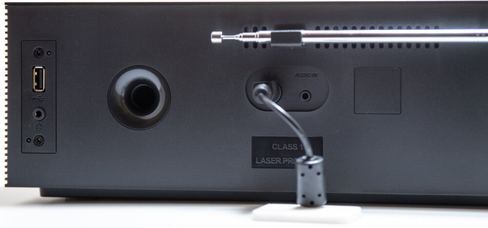 Wieża SOUNDMASTER ICD2080WE odtwarzanie CD CD-R/RW MP3 Bluetooth USB Spotify Connect, kadr na złącza