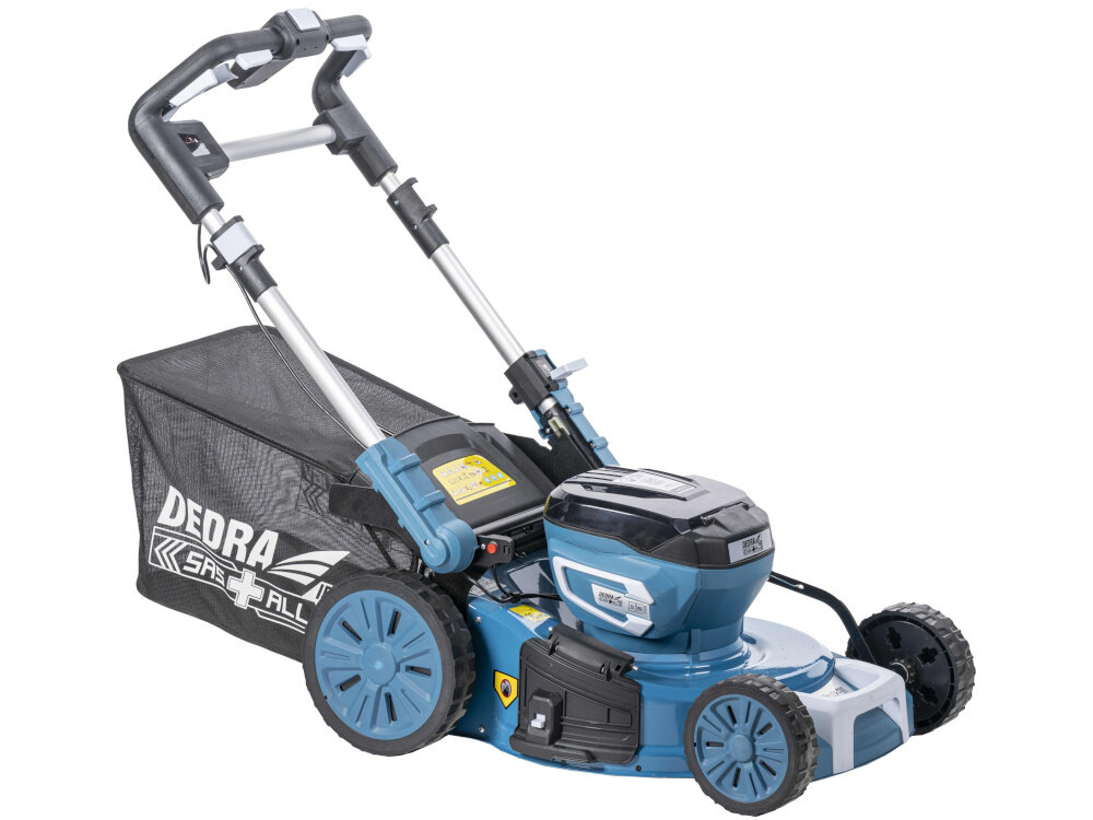 Kosiarka akumulatorowa DEDRA DED6998X-2A5-2A5 z napędem kosiarka na białym tle widoczna od przodu pod skosem praca bez kabla wysoka wydajność koszenia zasilana akumulatorami serii SAS+ALL niezależność od źródeł prądu lekka i ergonomiczna konstrukcja cicha praca