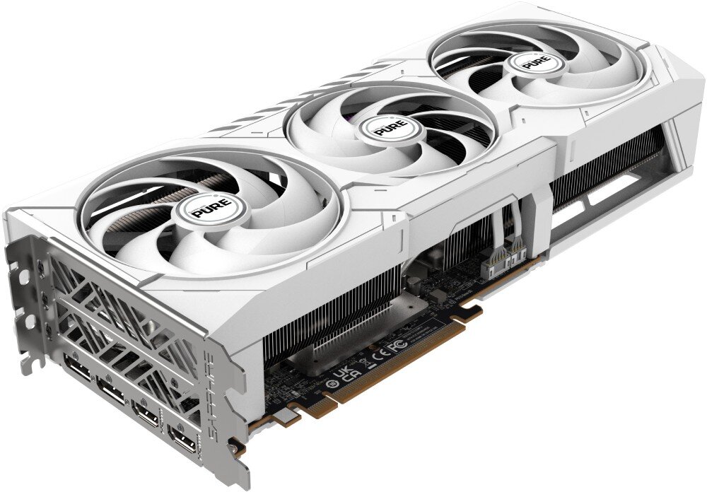 Karta graficzna SAPPHIRE Pure Radeon RX 9070 XT Gaming OC 16GB Perspektywiczny widok białej karty graficznej z trzema wentylatorami, portami wideo i widocznym złączem PCIe, porty, wyjścia, interfejs
